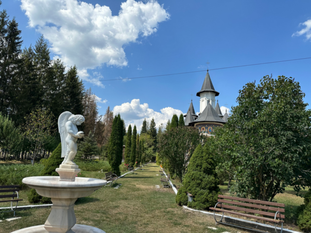 Casa Hozeva gradina fantana